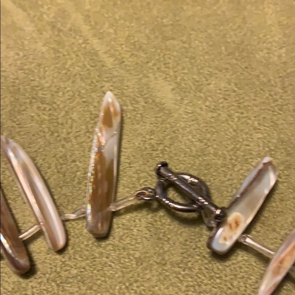 Beautiful Shell Necklace - Picture 4 of 4